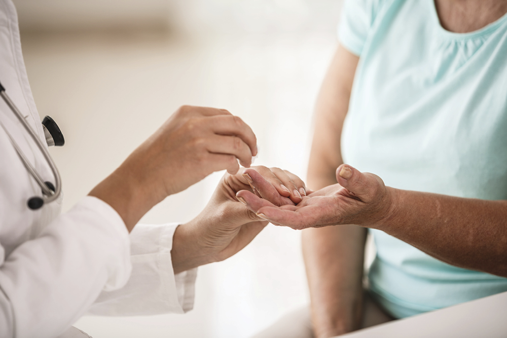 finger prick to test blood sugar