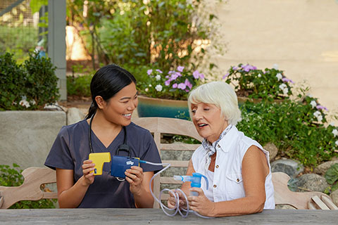 NebulizerAsianClinicianWhiteFemaleSittingOutsidePortableNebulizerPariTrekWithBatteryCharger4745LCS11